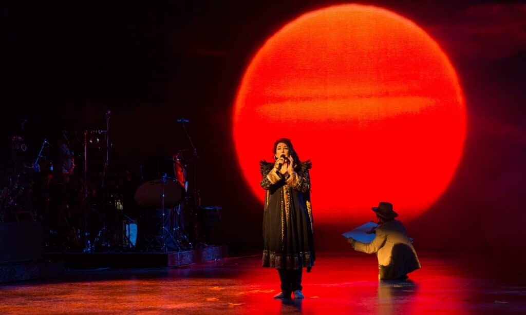 Kate Bush Before the Dawn 014