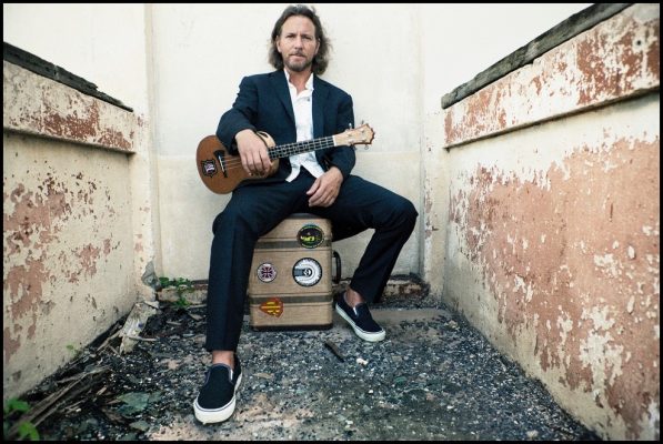 , Eddie Vedder Pays Tribute To Chris Cornell And Covers &#8216;Seasons&#8217;