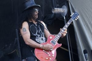 , Watch: Slash Shares Live &#8216;Ghost&#8217; Video