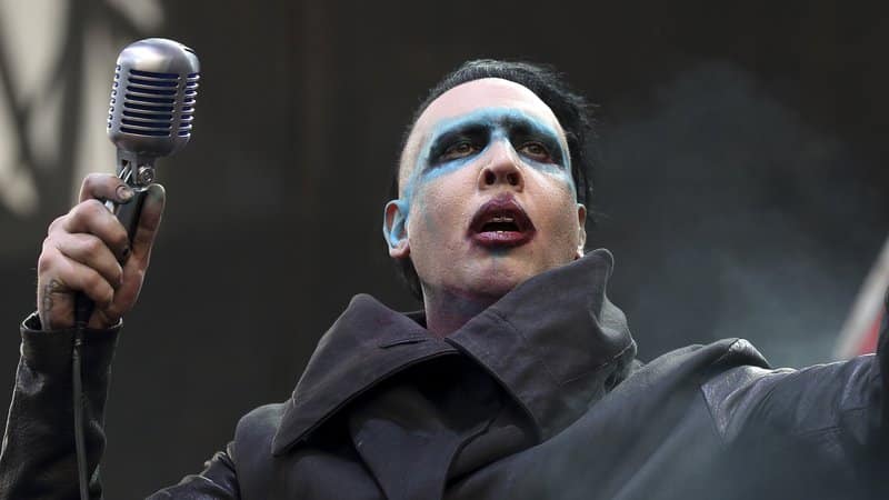marilyn manson collapses on stage during Houston concert
