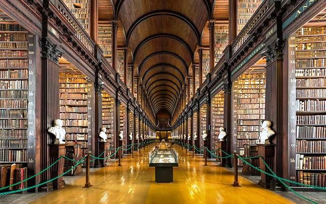Pagine antiche e libri magici... Trinity-College-Dublin-The-Long-Room