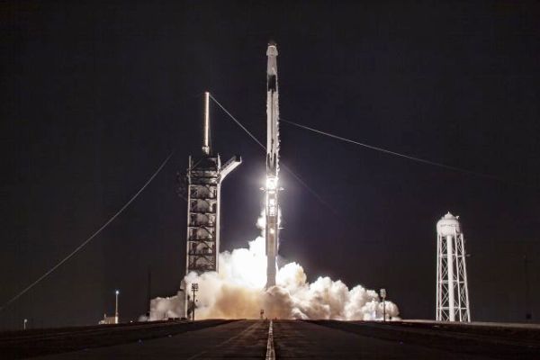 , SpaceX Dragon Makes Splash After Historic Test Flight
