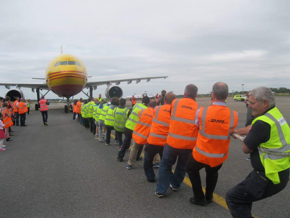 plane pull