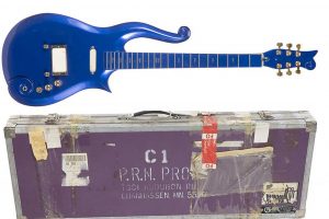 Kurt Cobain, Kurt Cobain&#8217;s MTV Guitar Sells For $6m