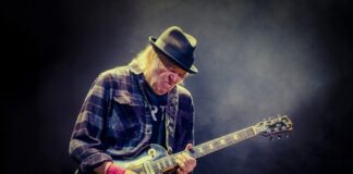 Neil-Young-Performance