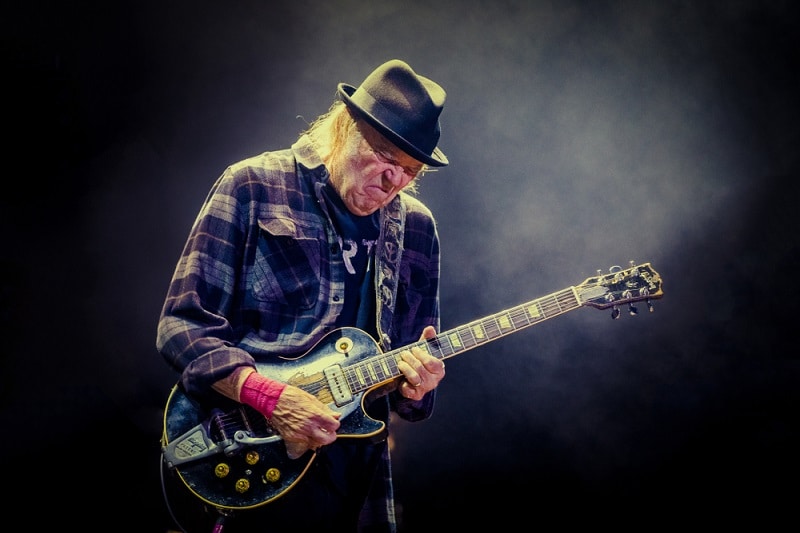 Neil-Young-Performance
