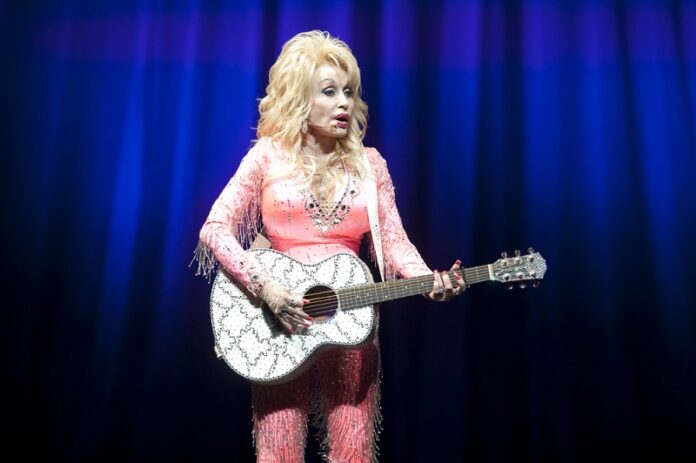 Dolly-Parton-Reveals-Extraordinary-Date