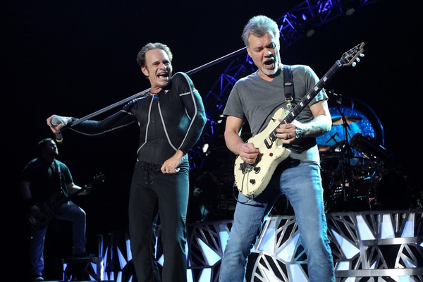David Lee Roth Pays Tribute To Eddie Van Halen On VMA Red Carpet