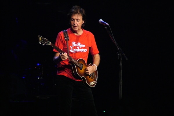 Paul McCartney Stops Signing Autographs