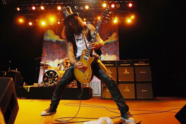 Slash to Release New Single on Friday