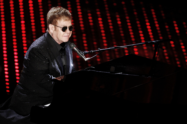 Elton John Dedicates Song to Taylor Hawkins