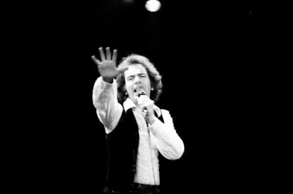 Neil Diamond Sells Catalogue to Universal Music Group