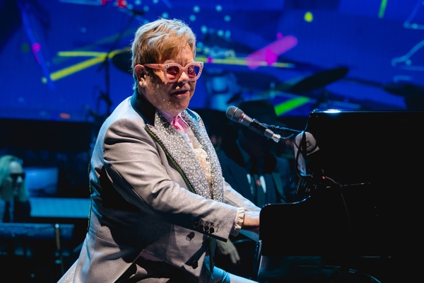 "Elton"