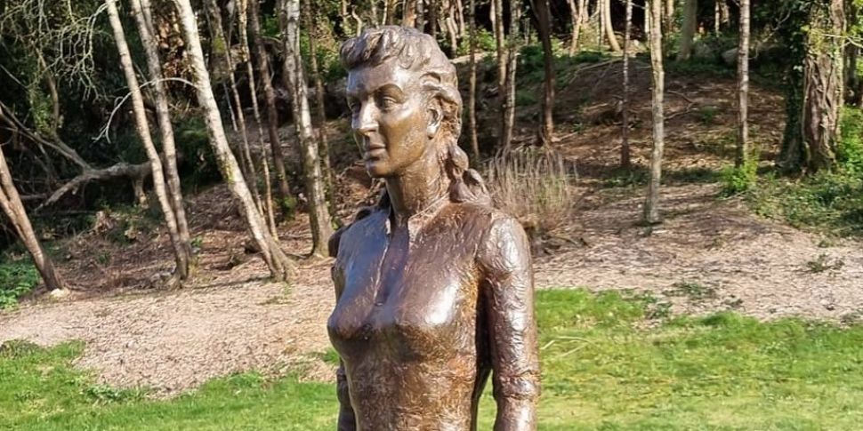 , Statue Of Screen Star Maureen O&#8217;Hara Considered So Terrible Locals Force Its Removal After Two Days!