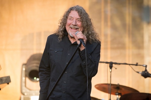 Robert Plant Gives Rare Performance of 'Stairway to Heaven'
