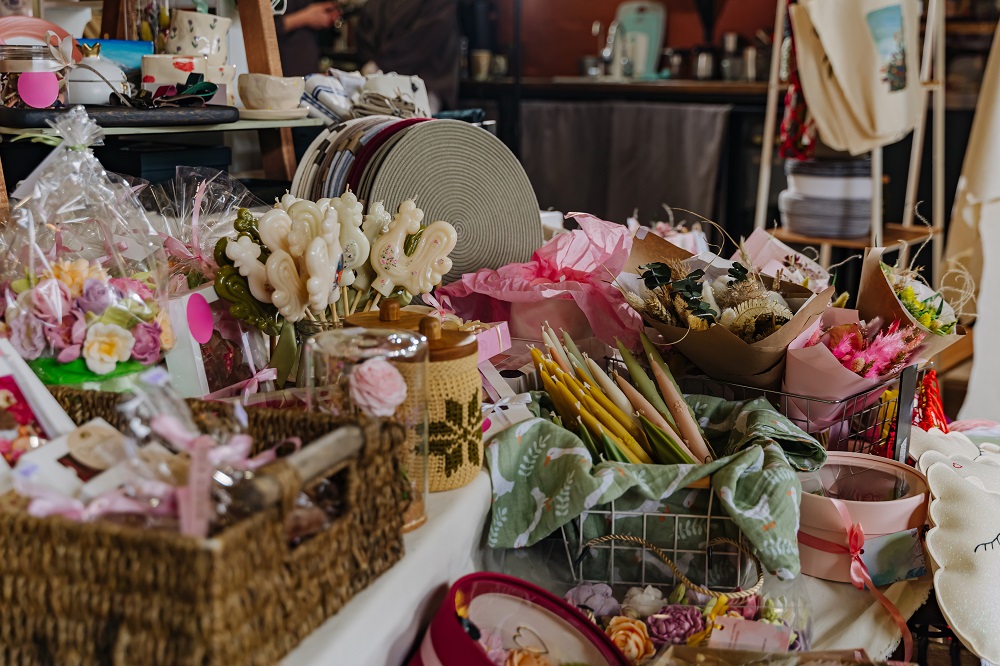 Arts-And-Crafts-Market