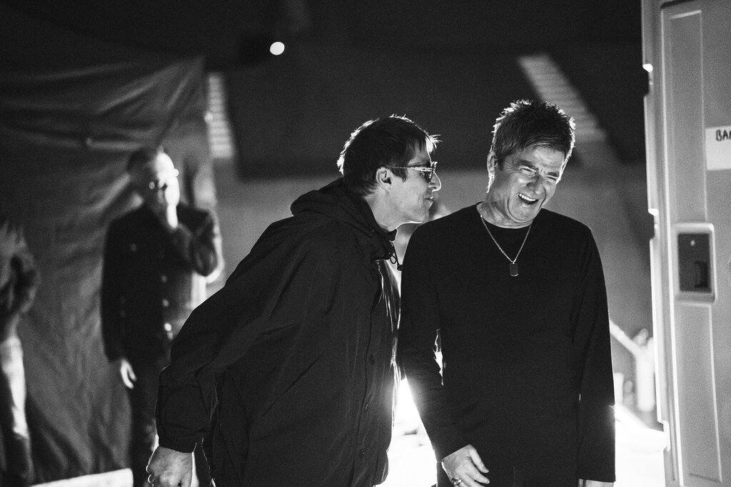 Oasis' Wonderwall Gets 300% Streaming Spike For World Cup Celebrations 4 Simon Emmett Oasis Tokyo Doc