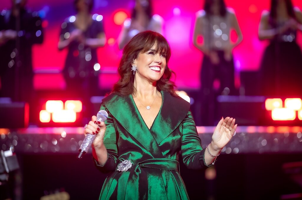 Rock Choir To Give Free Performance In Dublin’s St Ann’s Church 4 Caroline Redman Lusher Performing