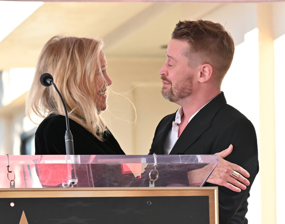 Home Alone Star Pays Emotional Tribute To Catherine O'Hara: 'She Was Our Mama' 3 Catherine O'Hara presents Hollywood Walk Of Fame star to Macaulay Culkin, 2023. Photo credit: Featureflash Photo Agency, Shutterstock