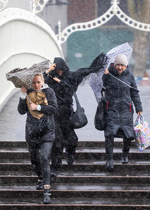 Met Eireann warns ‘rain bomb’ to hit Ireland as winter weather looms 5 Heavy rain in Dublin city centre this week. Pic: Tom Honan