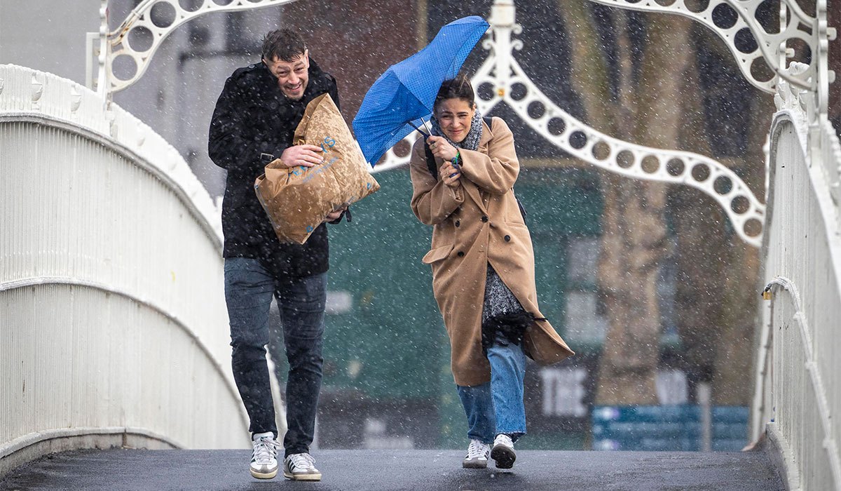 Met Eireann warns ‘rain bomb’ to hit Ireland as winter weather looms 3 Heavy rain in Dublin city centre this week. Pic: Tom Honan