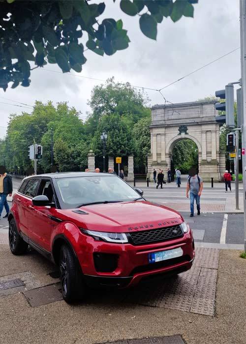 Can’t park there mate – driver has car seized after parking on Grafton St footpath 3 car parked stephens green