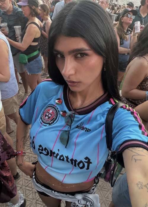 Mia Khalifa has hilarious response after being spotted in Bohemians jersey 4 mia khalifa bohs jersey